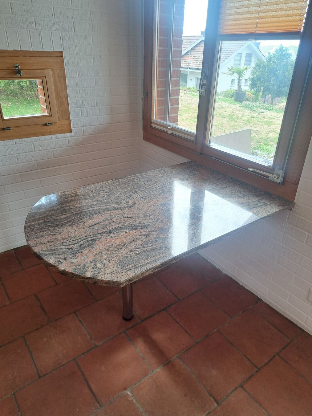 Tables: Marmortisch an Wand gebraucht – D'occasion à Schenkon par Theiler9