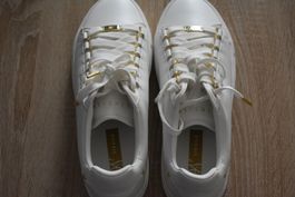 Chaussure blanche et or , Marque SIKSILK-BARRA. T 42