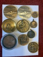 Medaille und 2 Anhänger 