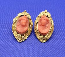 18 Karat 750 Gold Antik Ohrstecker Mit Korallen-Cameo