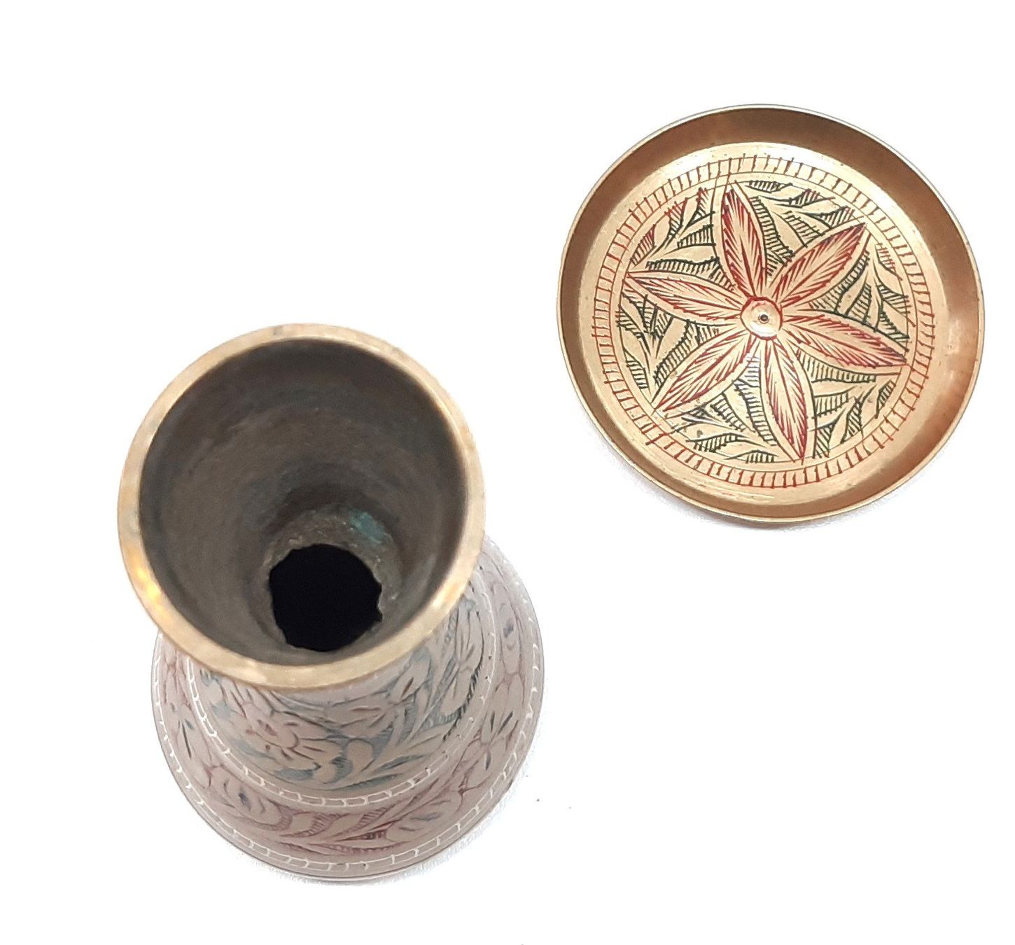 Vasen & Gefässe: Vase aus ziseliertem Messing - Vase en laiton ciselé – Gebraucht aus Savagnier von Marderuth 1