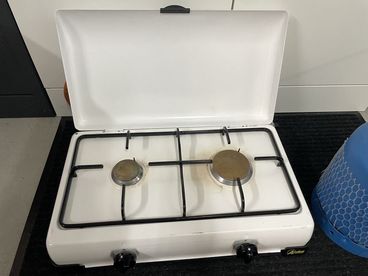 Griglie: Camping Gaskocher mit Gasflasche 2 flammig – Usato da Weiach venduto da Bager02 2