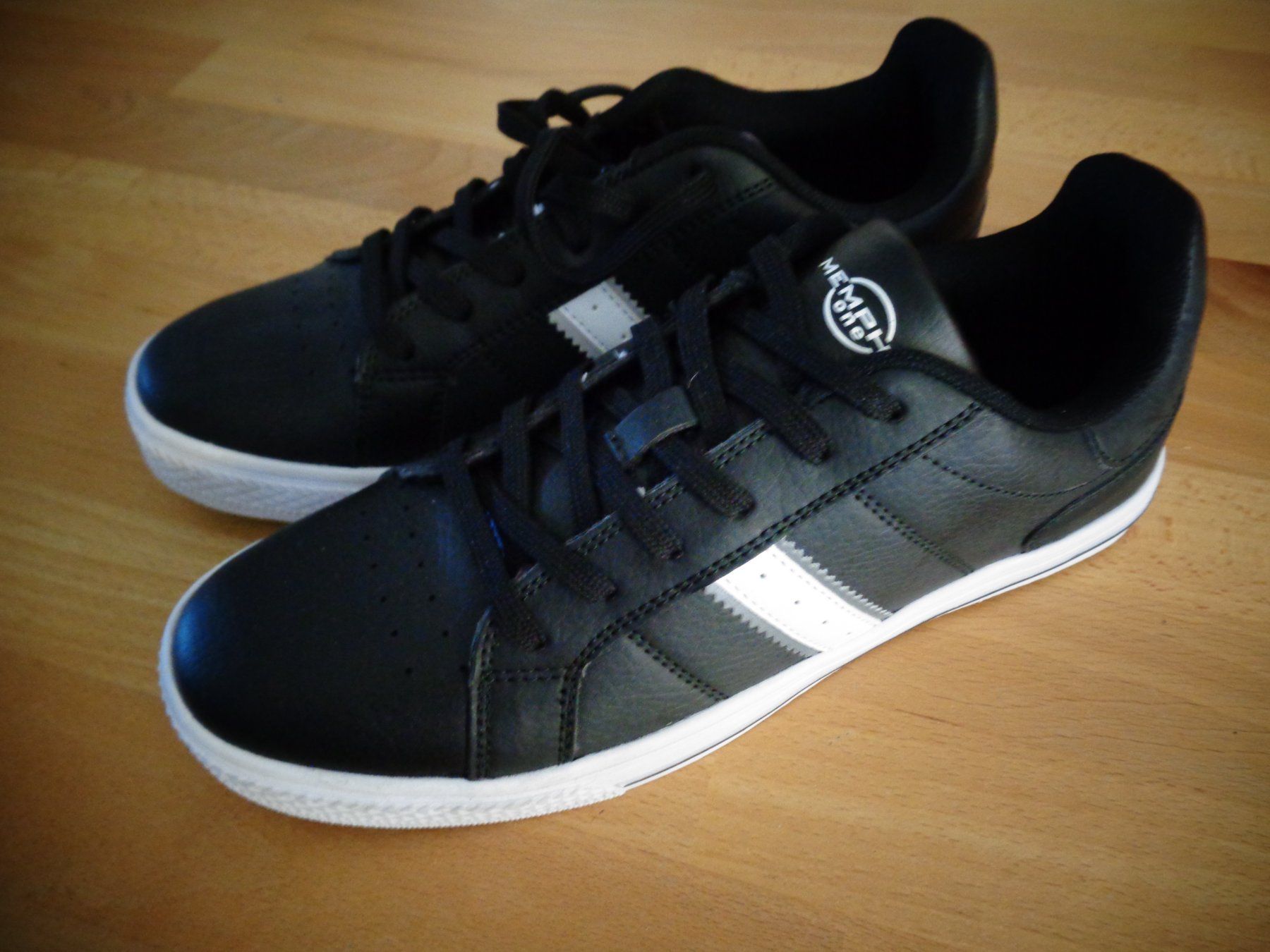 Schuhe für Jungen: Sneaker Lederlook Gr.38 schwarz Neu! – Neu (gemäss Beschreibung) aus Jonschwil von sonja8472
