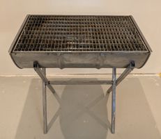 Grosser Outdoor Holzkohle-Grill