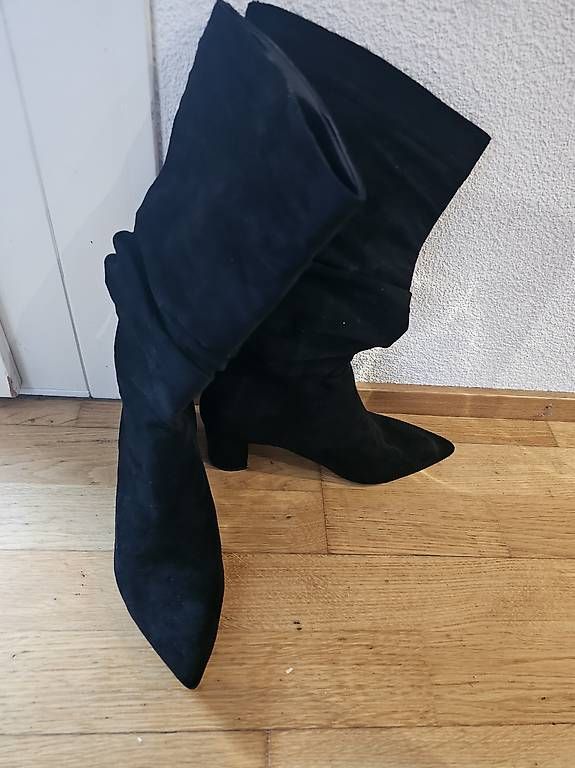 Scarpe da donna: Stiefel schwarz Gr. 40 / 41 – Usato da Luzern venduto da Donky_king 1