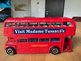 altes Spielzeug - Auto Routemaster Bus Madame Tussaud’s