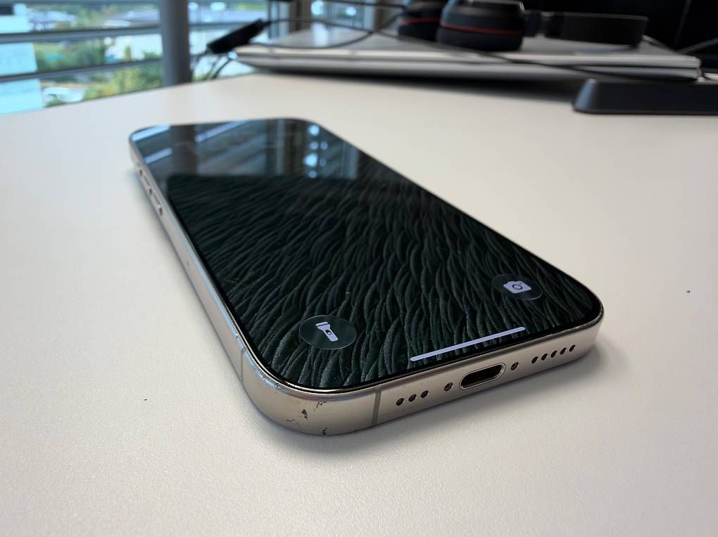 Handys / Smartphones: Iphone 16 pro 256GB batterie 97% – Gebraucht aus Vevey von col_9xgq 1