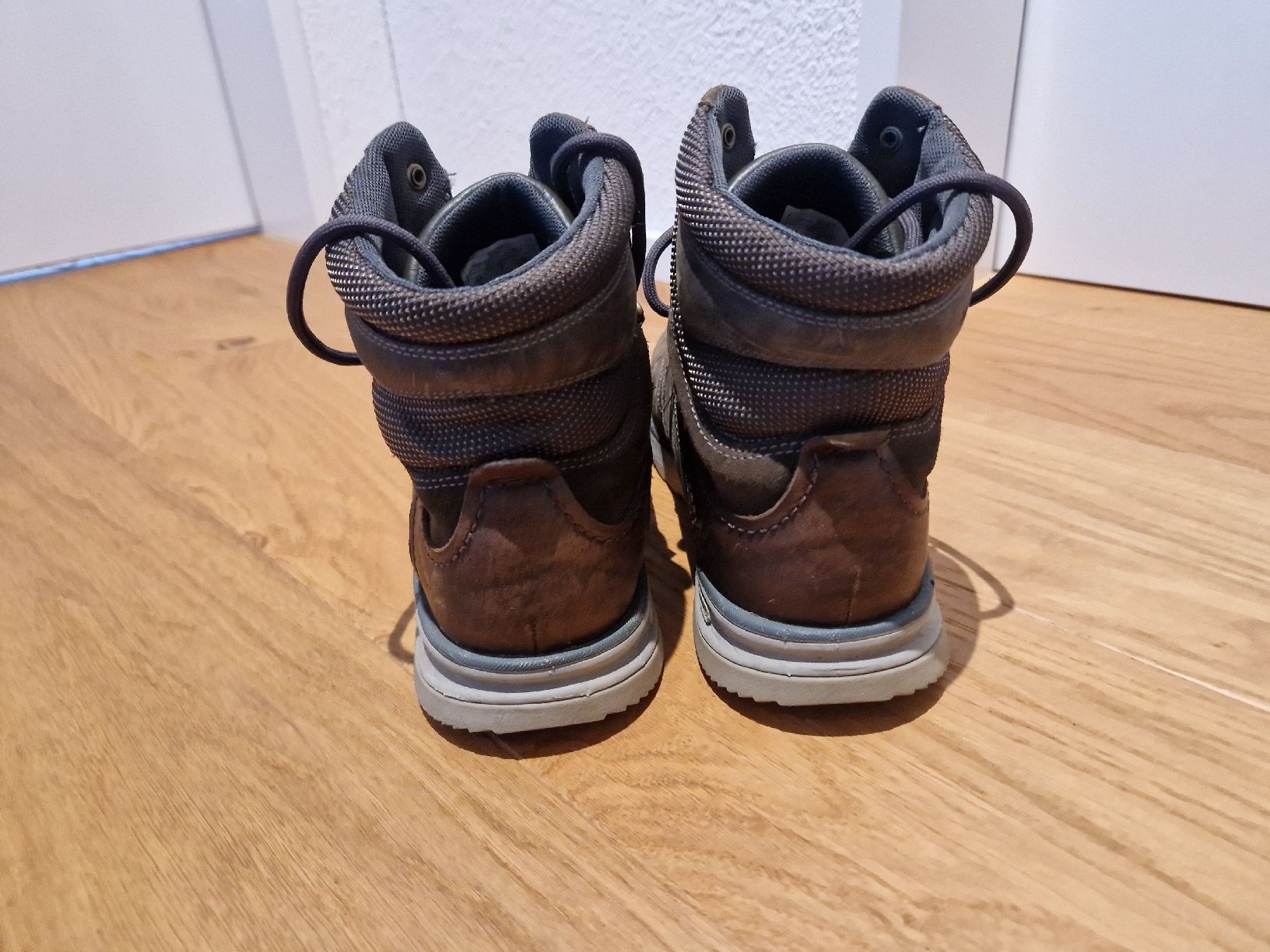 Merrell Scarpe da uomo: Robuste Merrell Herbst- /Winterschuhe Gr. 43.5 – Usato da St. Gallenkappel venduto da Kevinofski 2