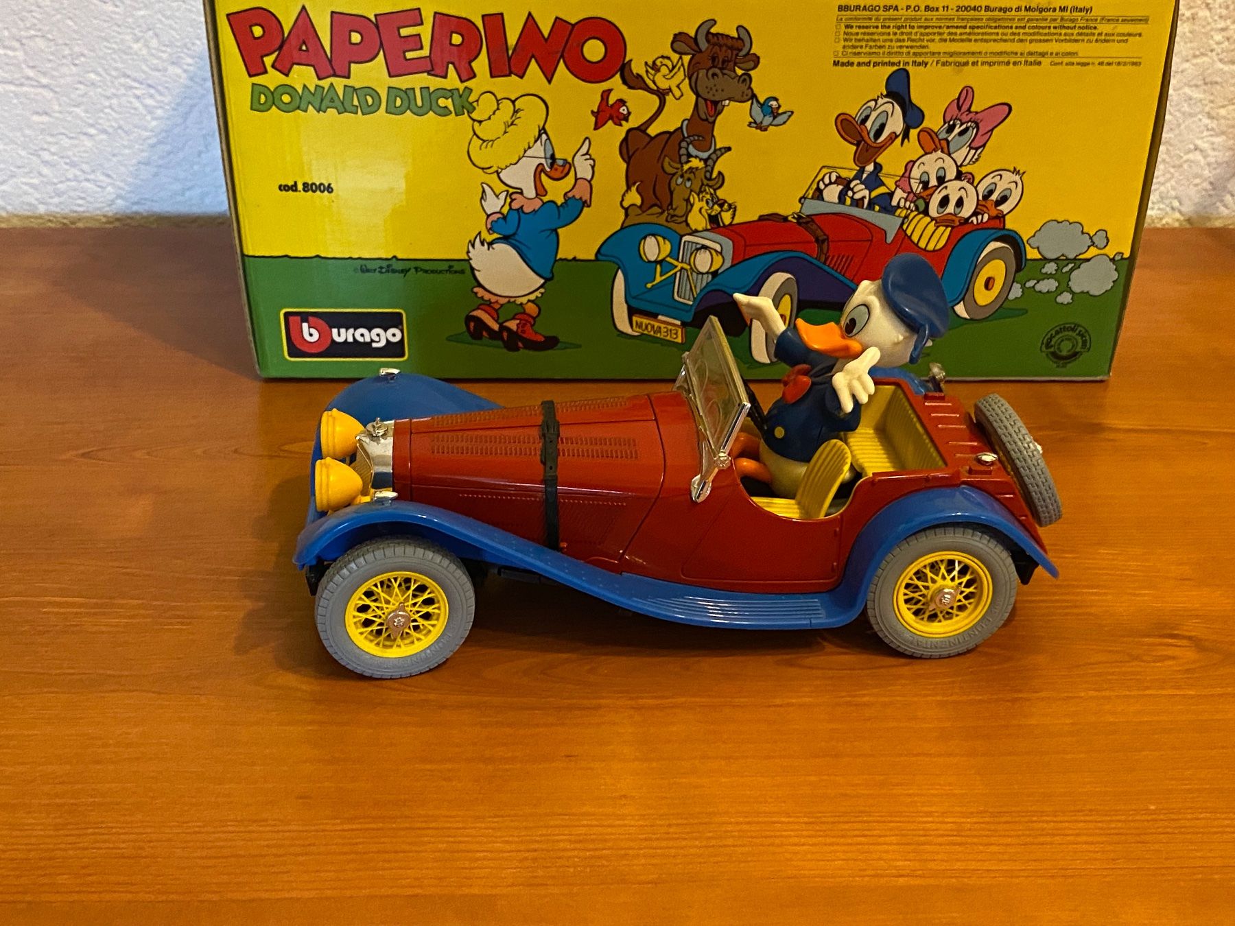 Bburago Modellini d'auto: Burago  Jaguar Paperino Donald Duck  1/18 – Usato da Bonfol venduto da zagato43e 2
