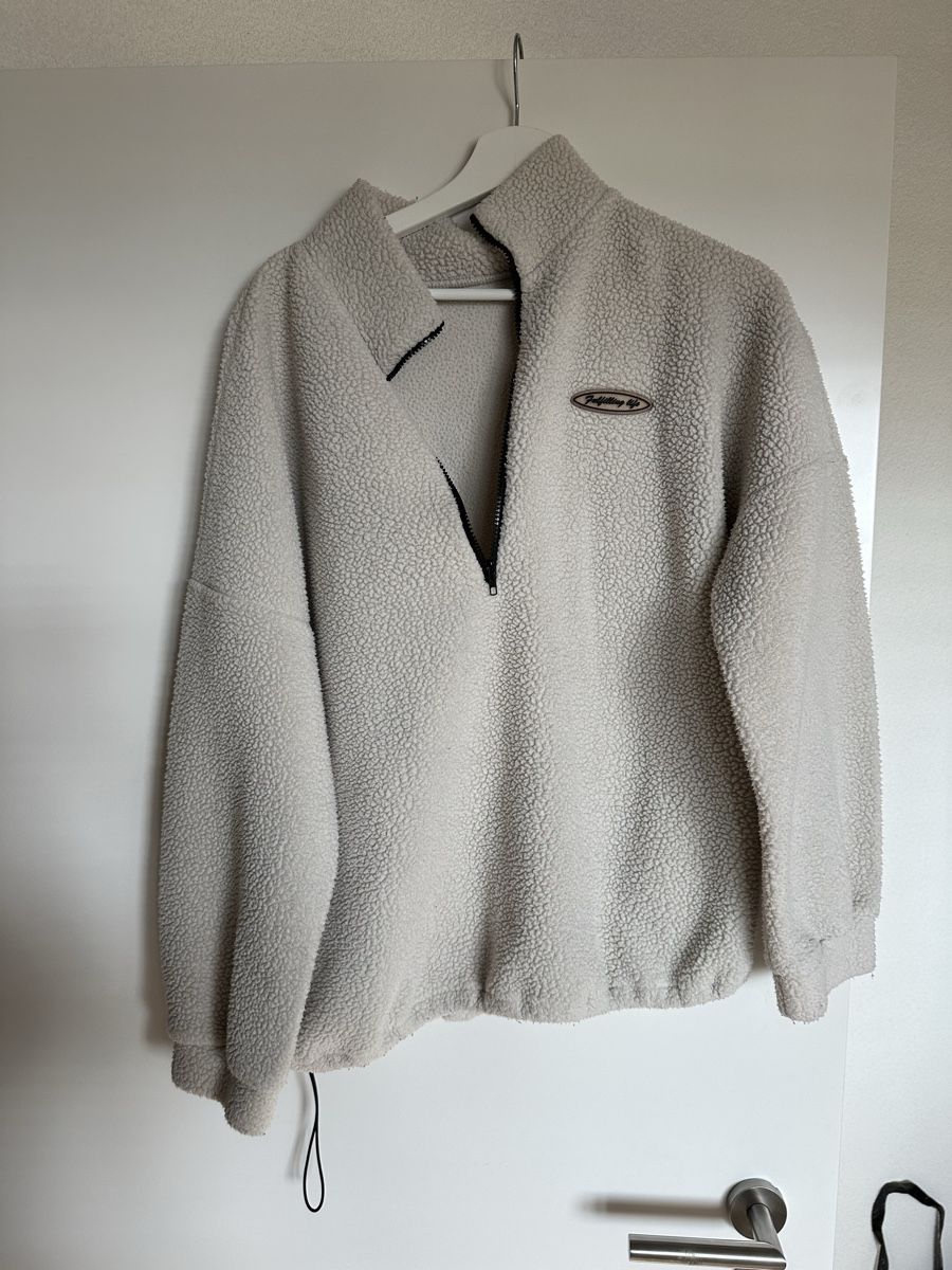 Pullover & Sweatshirts: Flauschiger Winterpullover mit Reissverschluss, Grösse L – Gebraucht aus Reinach BL von Alles_muss_weg00