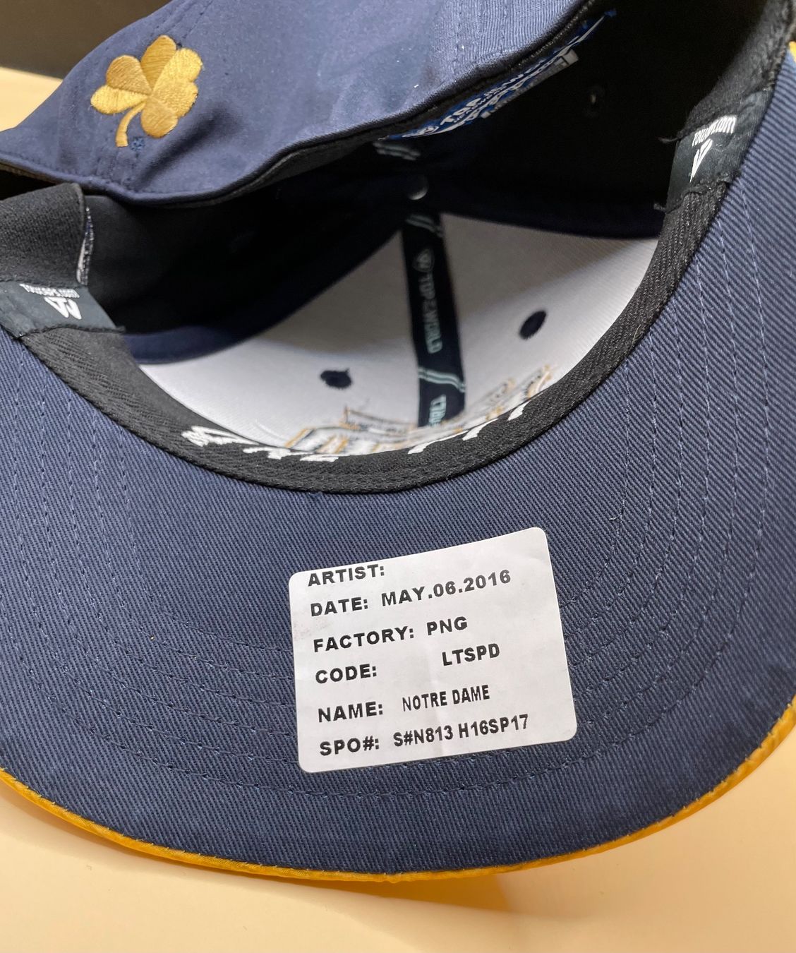 Copricapi, berretti & cappellini: Notre Dame University - Cap - One Fit – Nuovo (secondo la descrizione) da Marthalen venduto da honic25 4
