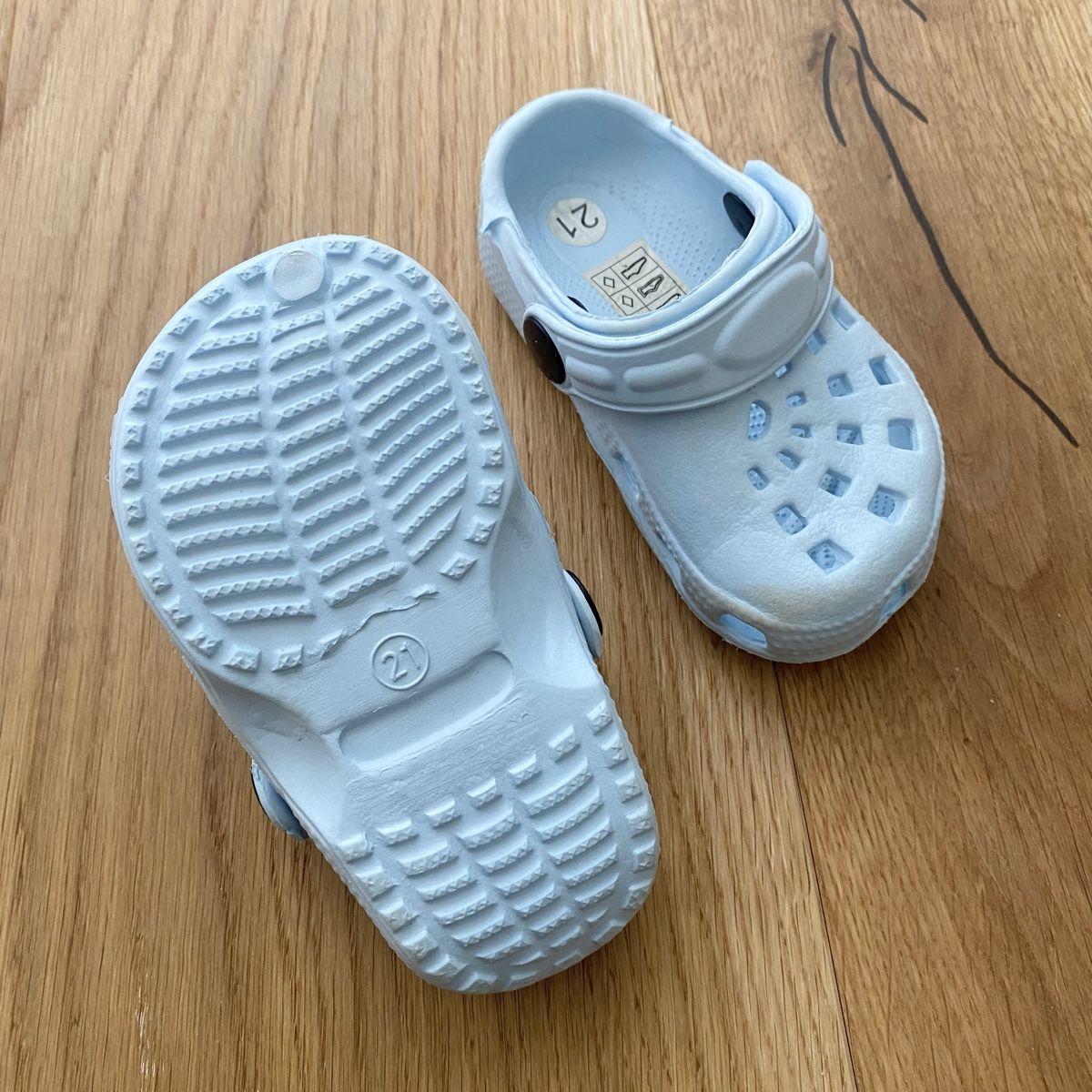 Scarpe per ragazzi: Hellblaue Sommer-Badeschuhe/Gartenschuhe, Grösse 21 – Nuovo (secondo la descrizione) da Hinwil venduto da crn139 1