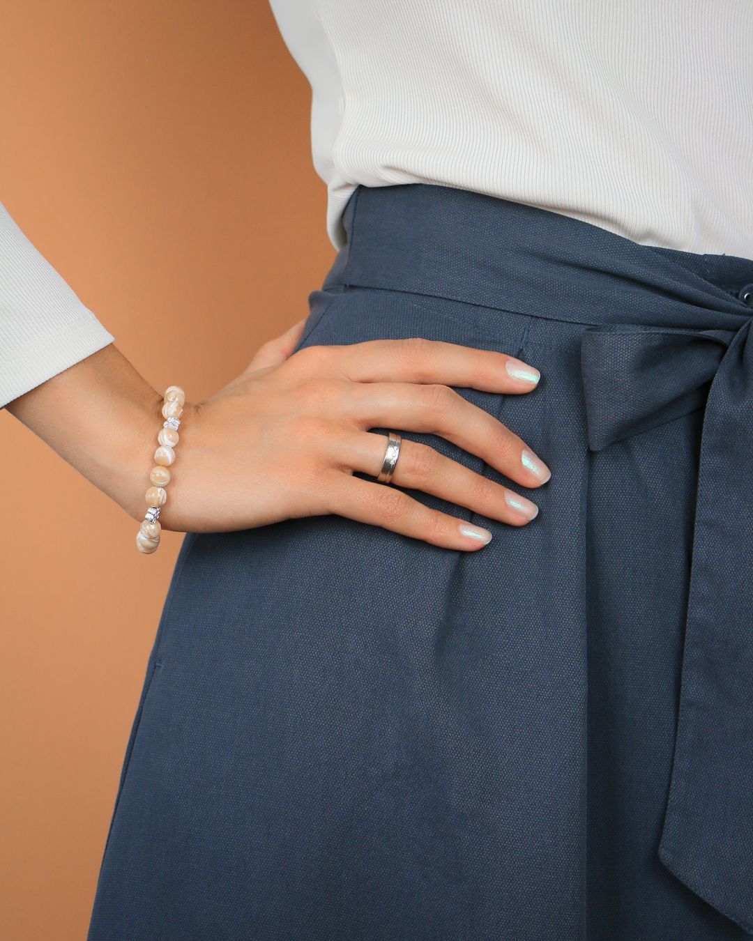 Armbänder & -reifen: Armband aus Perlmutt mit 925 Silber – Neu und originalverpackt aus Schindellegi von MoonAmber.schmuck 1