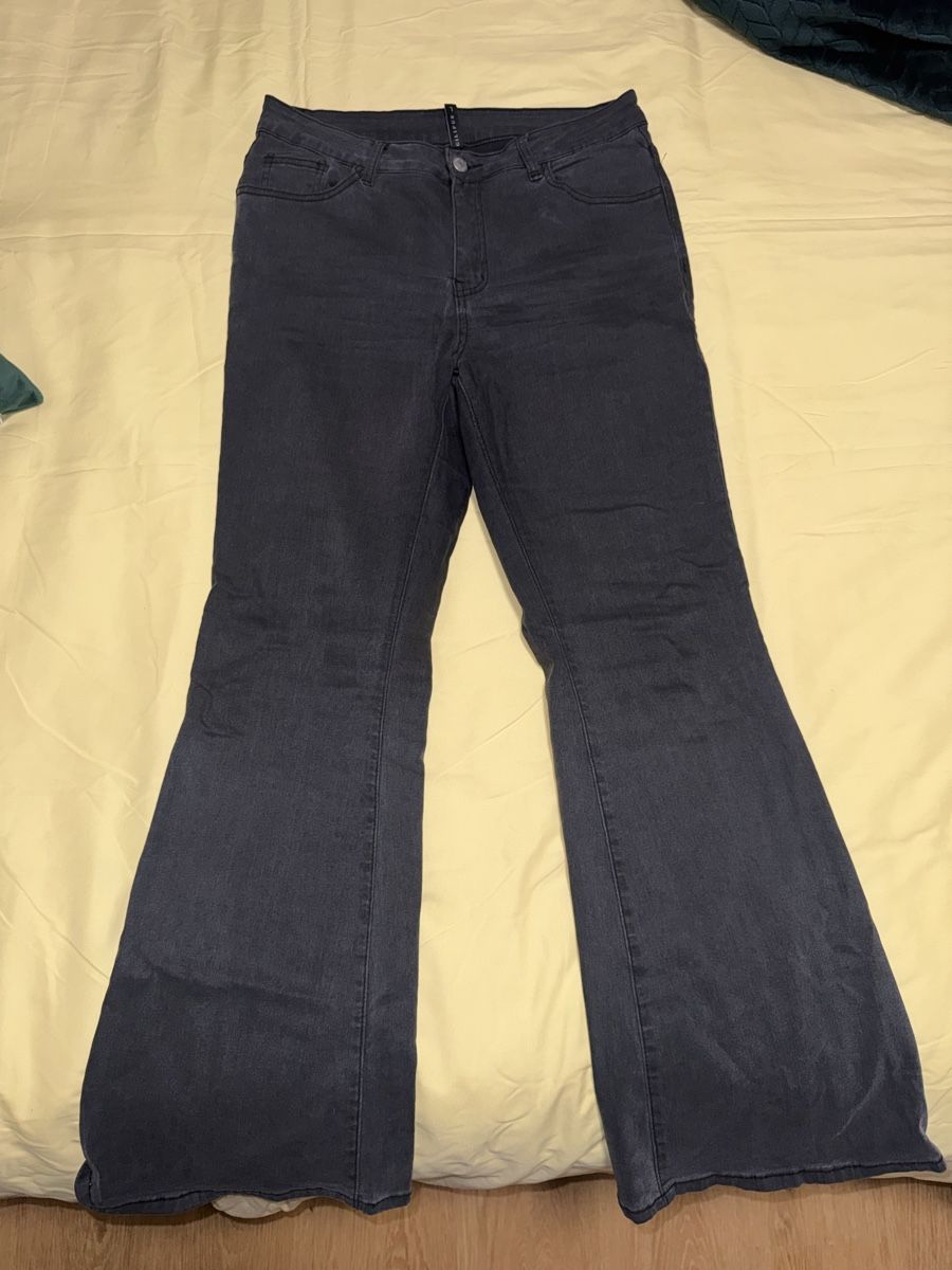 Jeans: Schwarze Damen Schlagjeans Gr. L | Bootcut | Stretch – Nuovo (secondo la descrizione) da Bad Zurzach venduto da vit_rct6