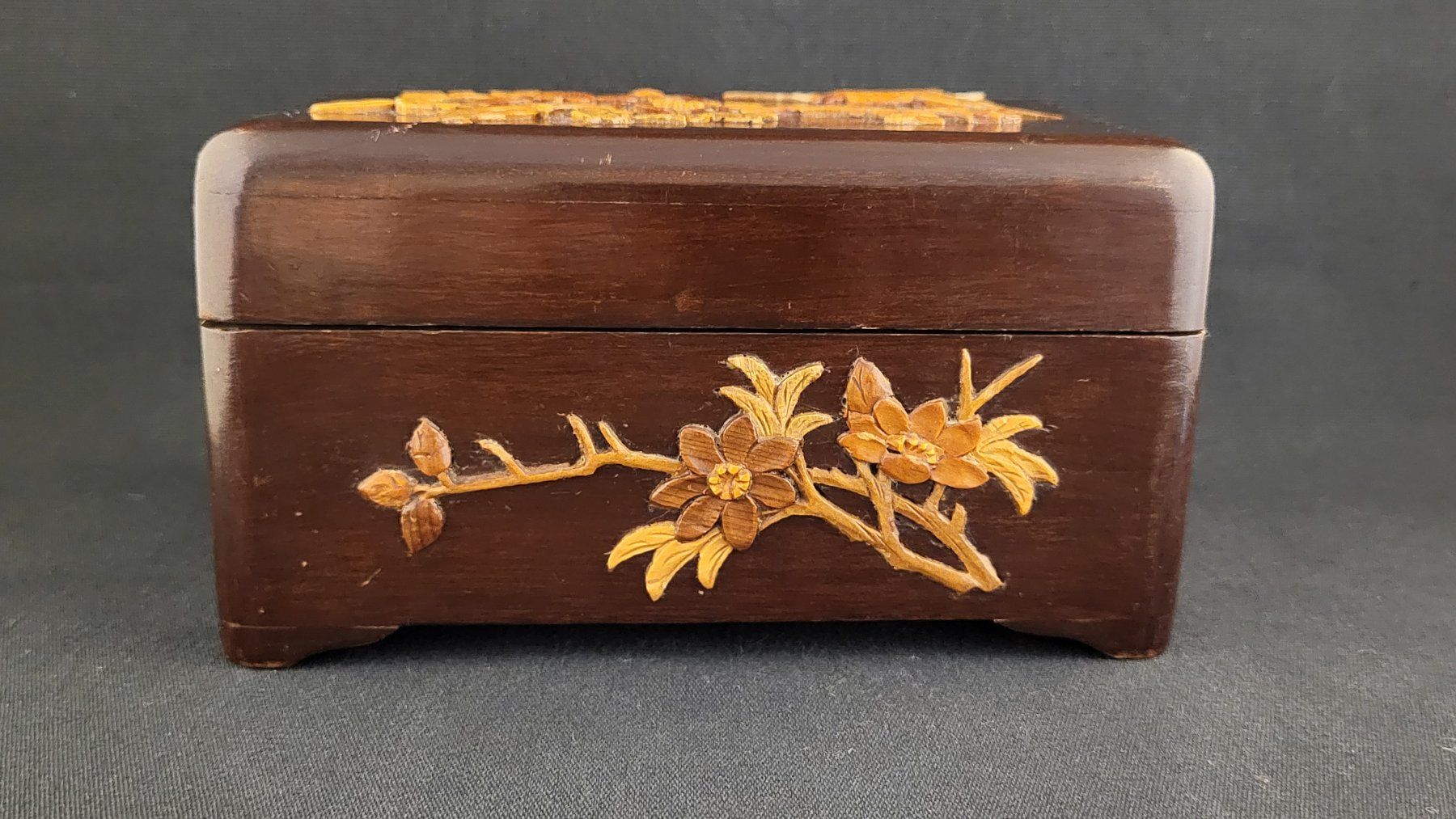 Barattoli: Holz-Schatulle mit Schnitzereien Vogel und Blumen – Usato da Basel venduto da spinne02 4