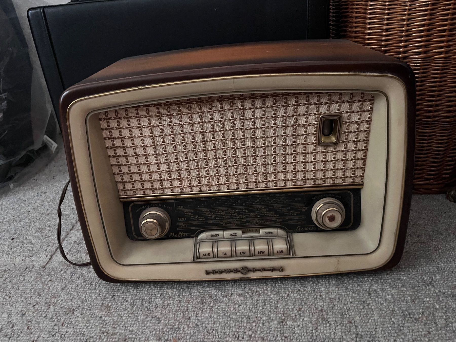 Radios: Antiker Radio Loewe Opta – Gebraucht aus Immensee von Shagay