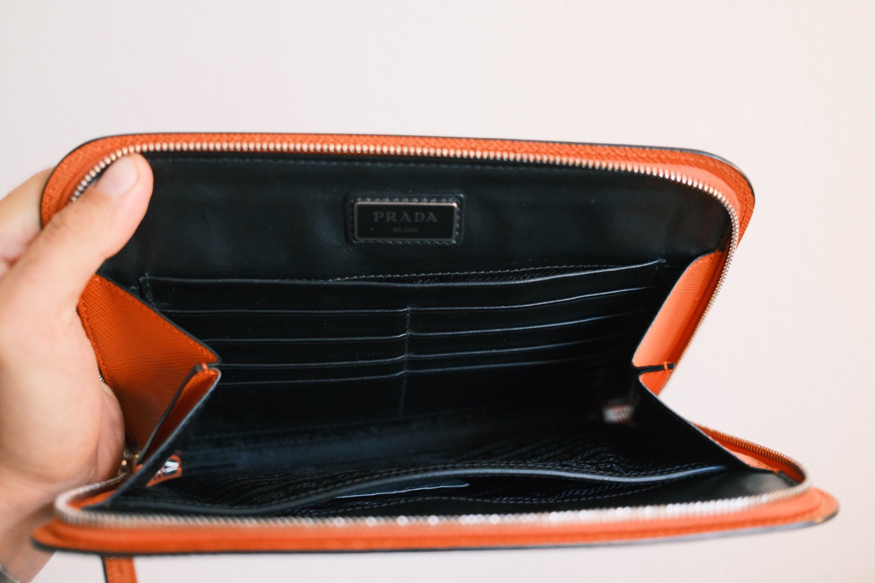 Prada Borse: Prada Handbag- Saffiano Pouch – Usato da Zürich venduto da and_vp7g 1