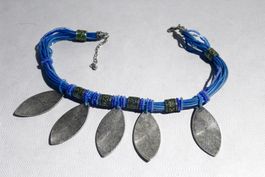 Ethno - HALSKETTE mit Metallblättern, Handarbeit, um 2010