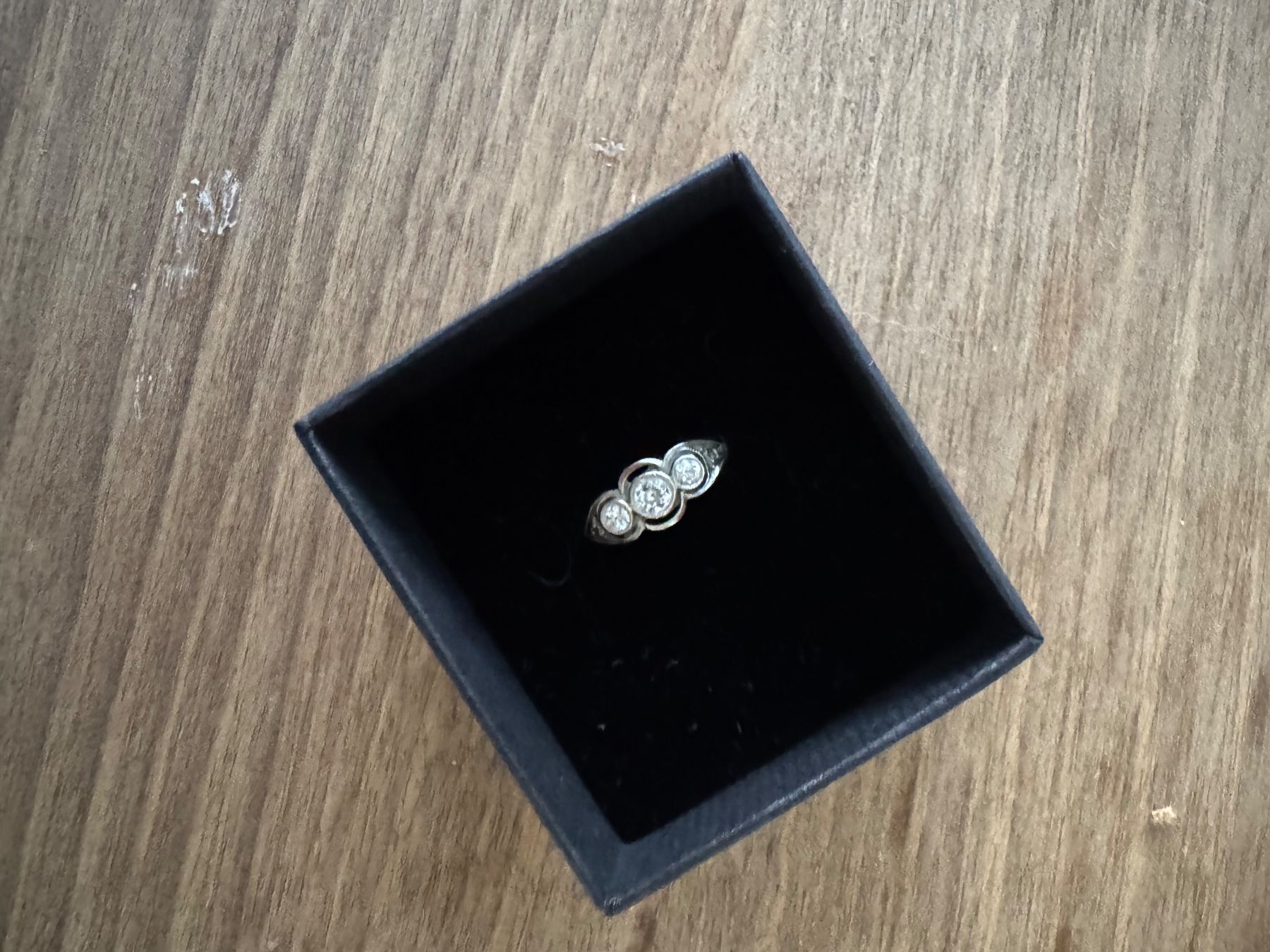 Anelli: Antiker Goldring mit 3 Diamanten – Usato da Zürich venduto da nad_8tc8 5