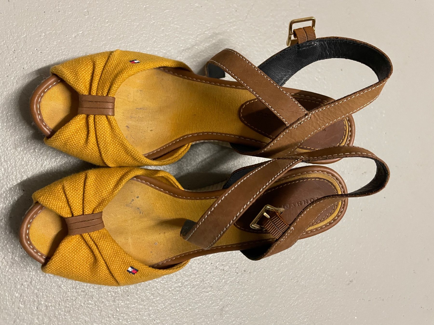Tommy Hilfiger Damenschuhe: Keilsandaletten Tommy Hilfiger – Gebraucht aus Wallisellen von Rally68 2
