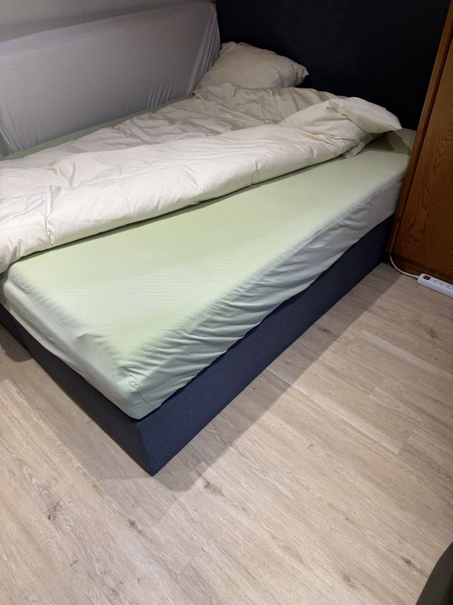Letti: Schwarz-graues Boxspringbett – Usato da Embrach venduto da giules_95 1