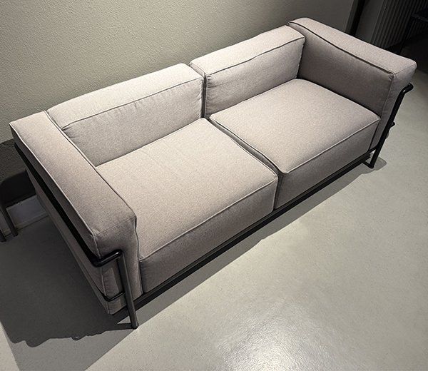 Cassina Sofas: LC3 2er Sofa Le Corbusier – Gebraucht aus Zürich von paristurin 1
