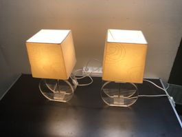 Magnifique paire des lampes vintage avec pieds plexiglass