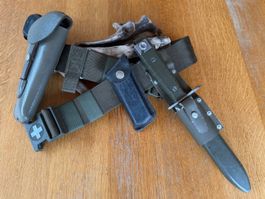 Gurt mit Pistolen- und Bajonettholster (Schweizer Armee)