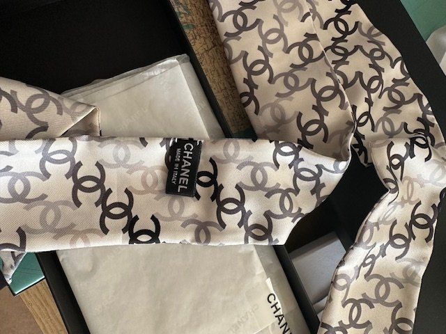 Chanel Foulard & Sciarpe: Chanel Twilly – Nuovo e nell'imballaggio originale da Winterthur venduto da chanel_love 1