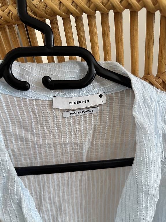 Blusen: Reserved – Gebraucht aus St. Gallen von sho_xzw7