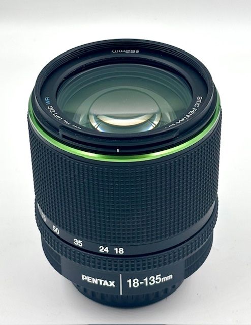 Pentax Obiettivi: Pentax-DA 18-135mm WR – Usato da Seewis Dorf venduto da Plebejus 1