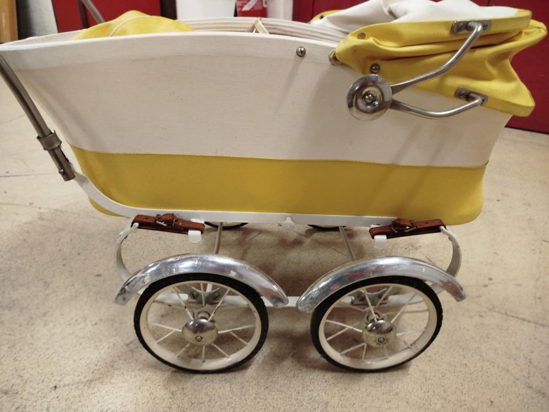 Puppenwagen: Ancienne poussette pour  poupée ( nr 2 ) – Gebraucht aus La Chaux-de-Fonds von Emmaus2300CDF 5