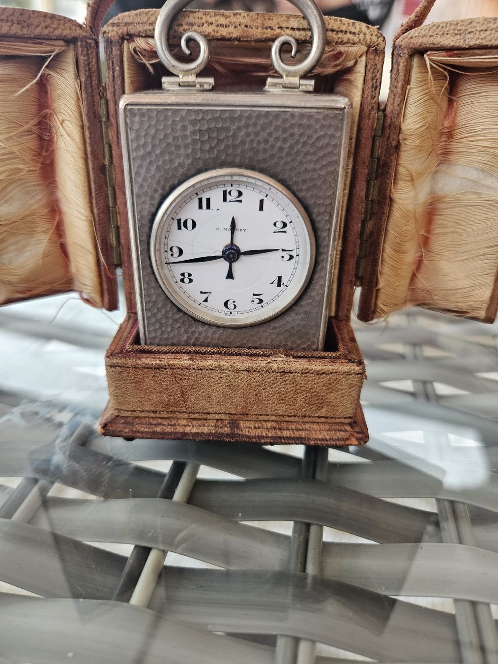 Orologi da terra & Orologi da parete: Art Deco Tisch Uhr Silber ca 1920 – Usato da Rickenbach b. Wil venduto da nic_8ljr