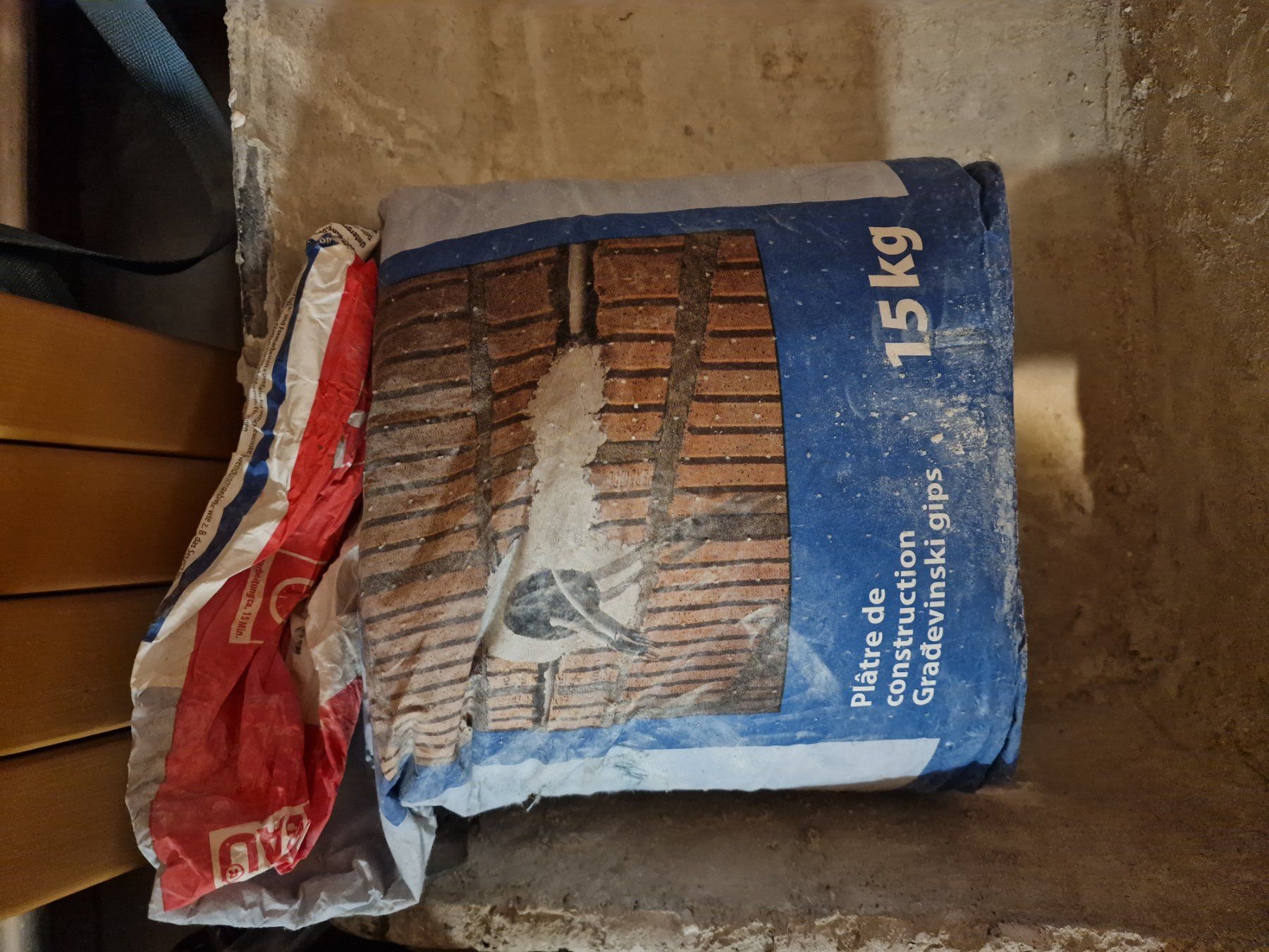 Lampade: Divers bacs et sacs ciment/béton + lampe – Difettoso da Chapelle (Broye) venduto da Ryzix 4
