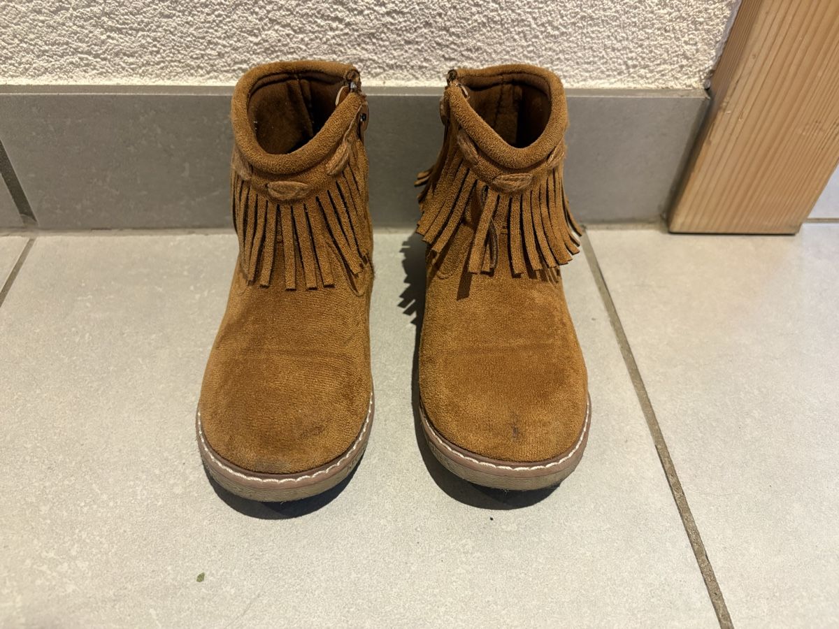 Scarpe per ragazze: Bottines enfant en daim marron à franges – Usato da Torgon venduto da k-ro919
