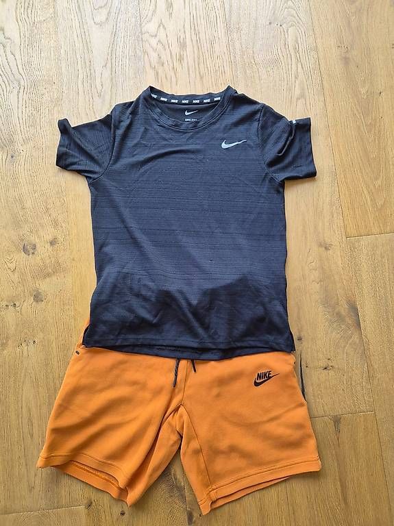 Lotti & Set di vestiti: Sportset Nike Gr.140 – Usato da Nidau venduto da Jil12