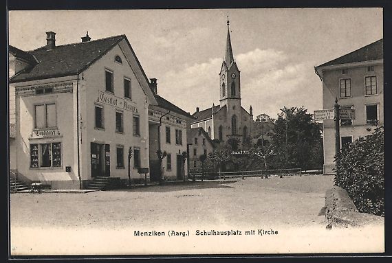 Cartoline postali: AK Menziken, Schulhausplatz mit Kirche – Usato da Berlin venduto da bartko-reher