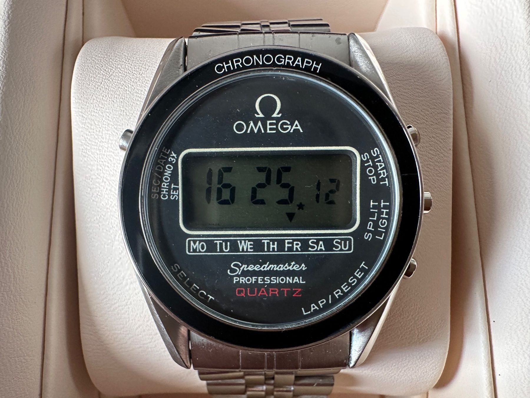 Omega Orologi: Omega Speedmaster Professional LCD Moon Watch 186.0004 – Usato da Matten b. Interlaken venduto da cour13