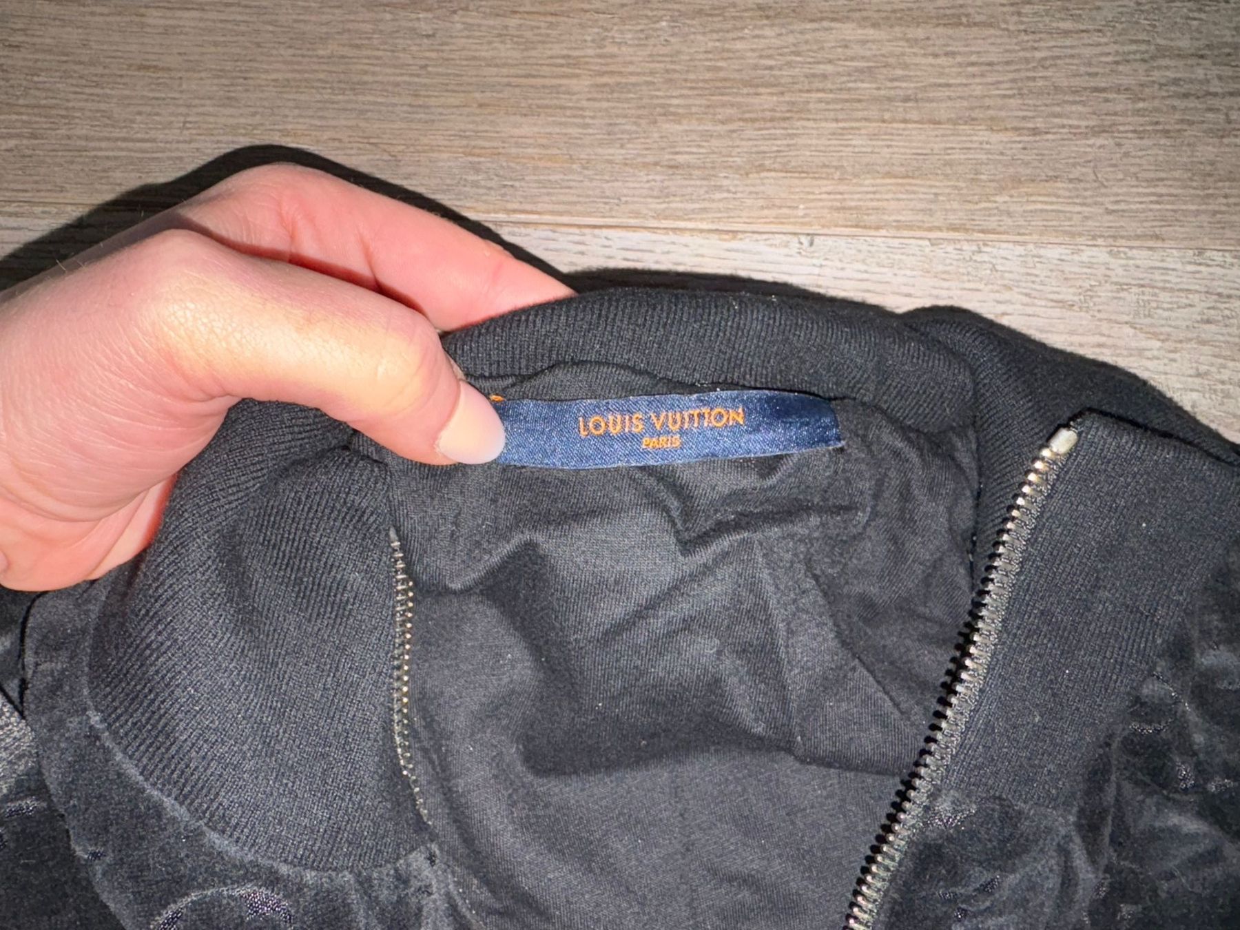 Louis Vuitton Vestes: Louis Vuitton Samtjacke Schwarz – Neuf (Voir description) à Goldach par jil_vnd8 1