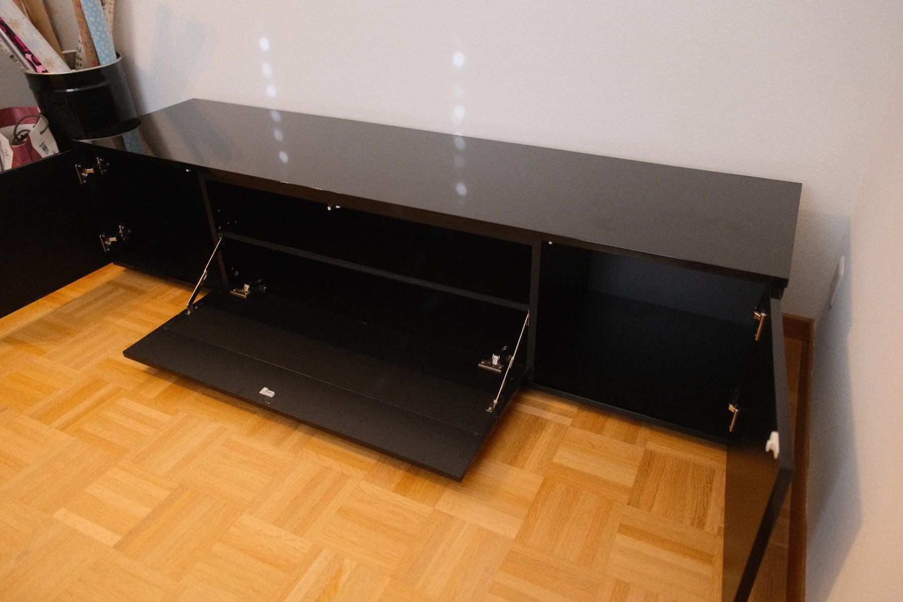 Mobili TV: Schwarzes TV-Möbel / Sideboard in Hochglanz – Nuovo (secondo la descrizione) da Weinfelden venduto da PoJeje 2