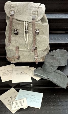 Schweizer Militär /Armee Rucksack mit 2 Mützen und Zubehör