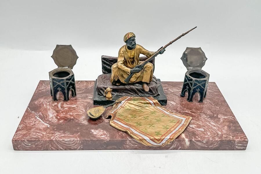 Alle Dekorationen: Orientalische Figur auf Marmorsockel – Gebraucht aus Altdorf UR von Liveo-shop 7
