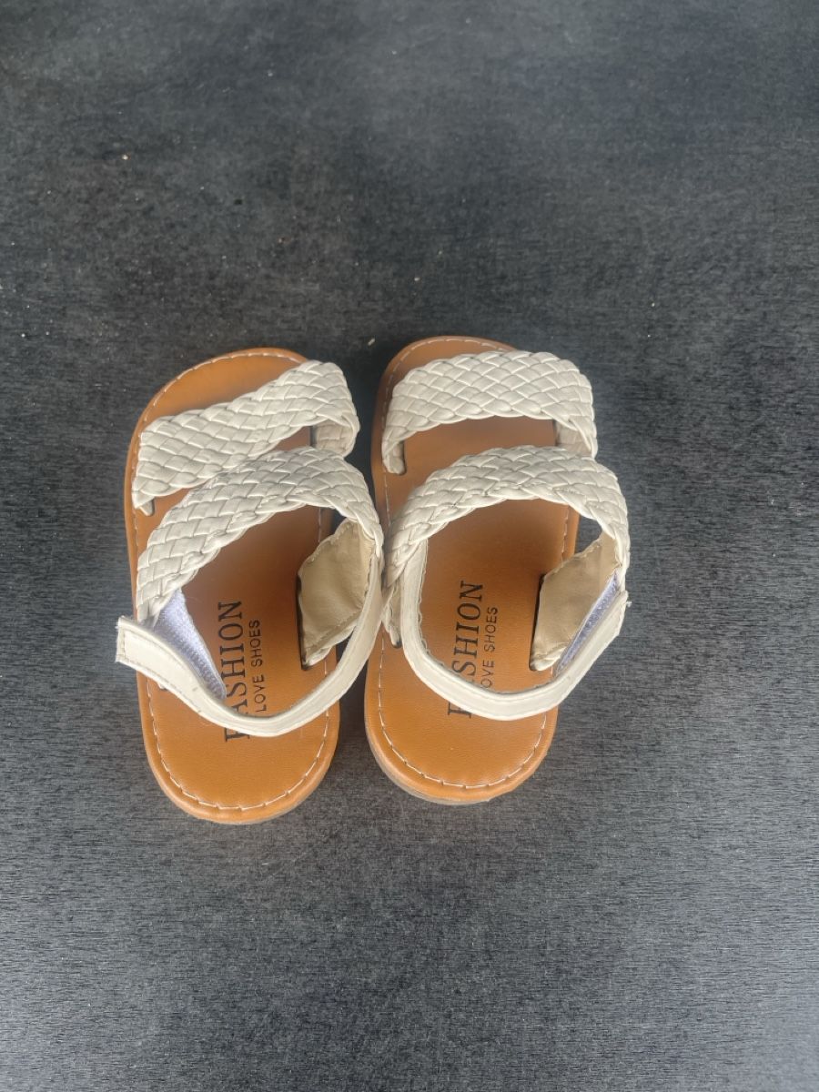 Scarpe per ragazze: Sandalen - Gr. 24 – Usato da Beckenried venduto da ciaran 2