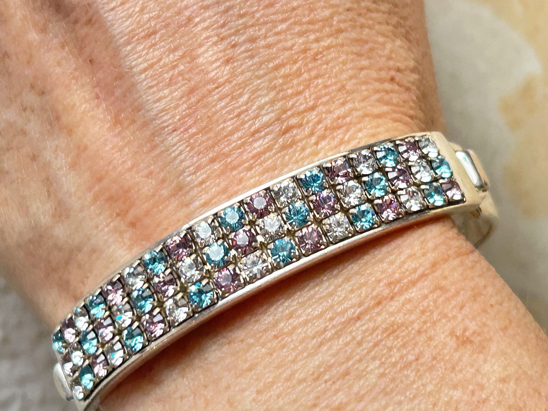 Esprit Armbänder & -reifen: Esprit Armreif Strass-Steine BLUE/ROSE/WHITE – Gebraucht aus Laufen von belleskulptur