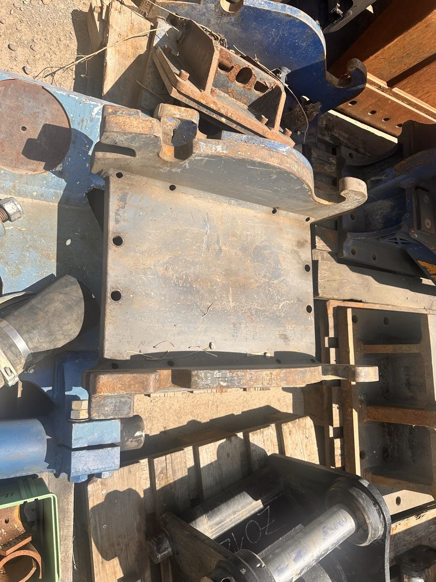 Escavatori: Bagger schnellwechsler , anbauplatte – Usato da lyssach venduto da brax2019 3