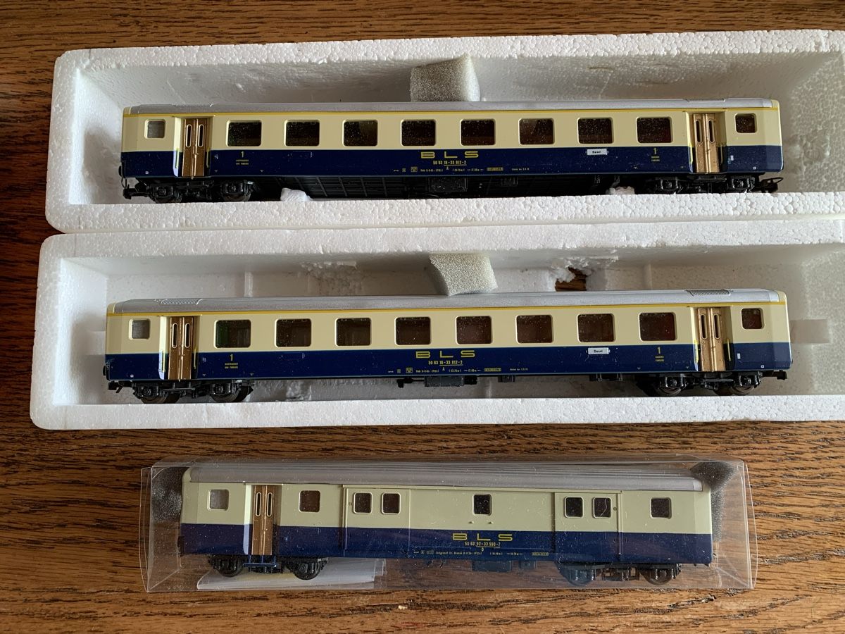 Roco Modelleisenbahnen: Roco, BLS-Wagen, mit Zurüstteilen – Gebraucht aus Winden von EmilNeu 1
