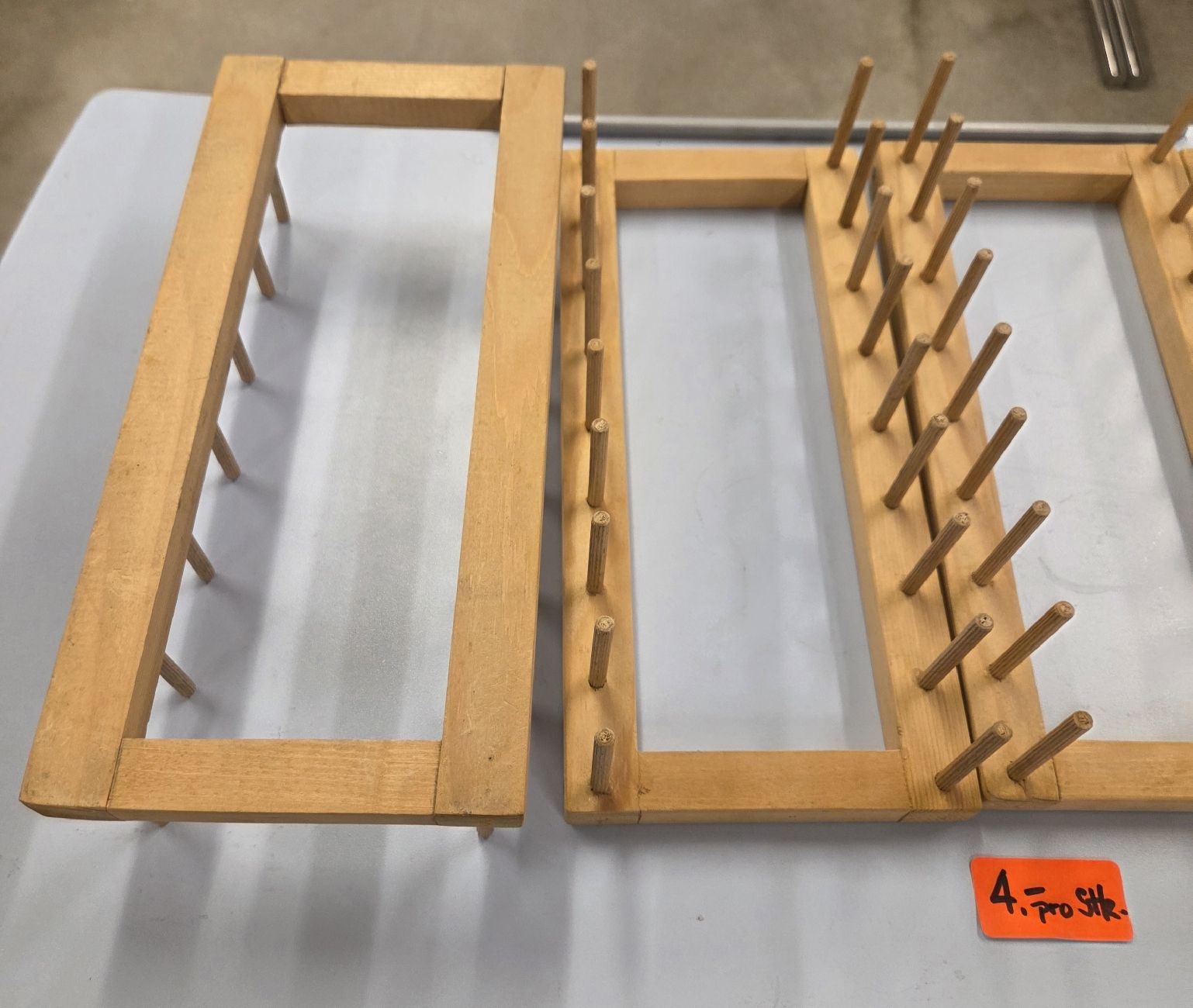 Autres décorations & accessoires: Karten - oder Seviettenhalter, Holz – D'occasion à Lupfig par olivenbaeumli 1