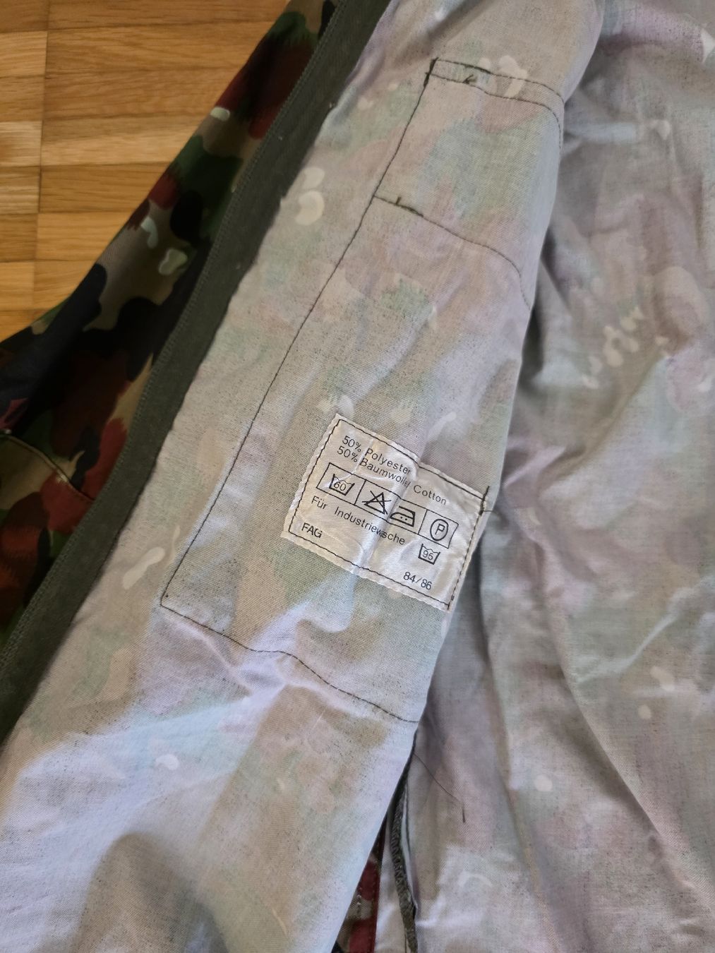 Armée suisse Uniformes: Schweizer Armee Tarnjacke TAZ 90 – D'occasion à Winterthur par Eljabanebre 1