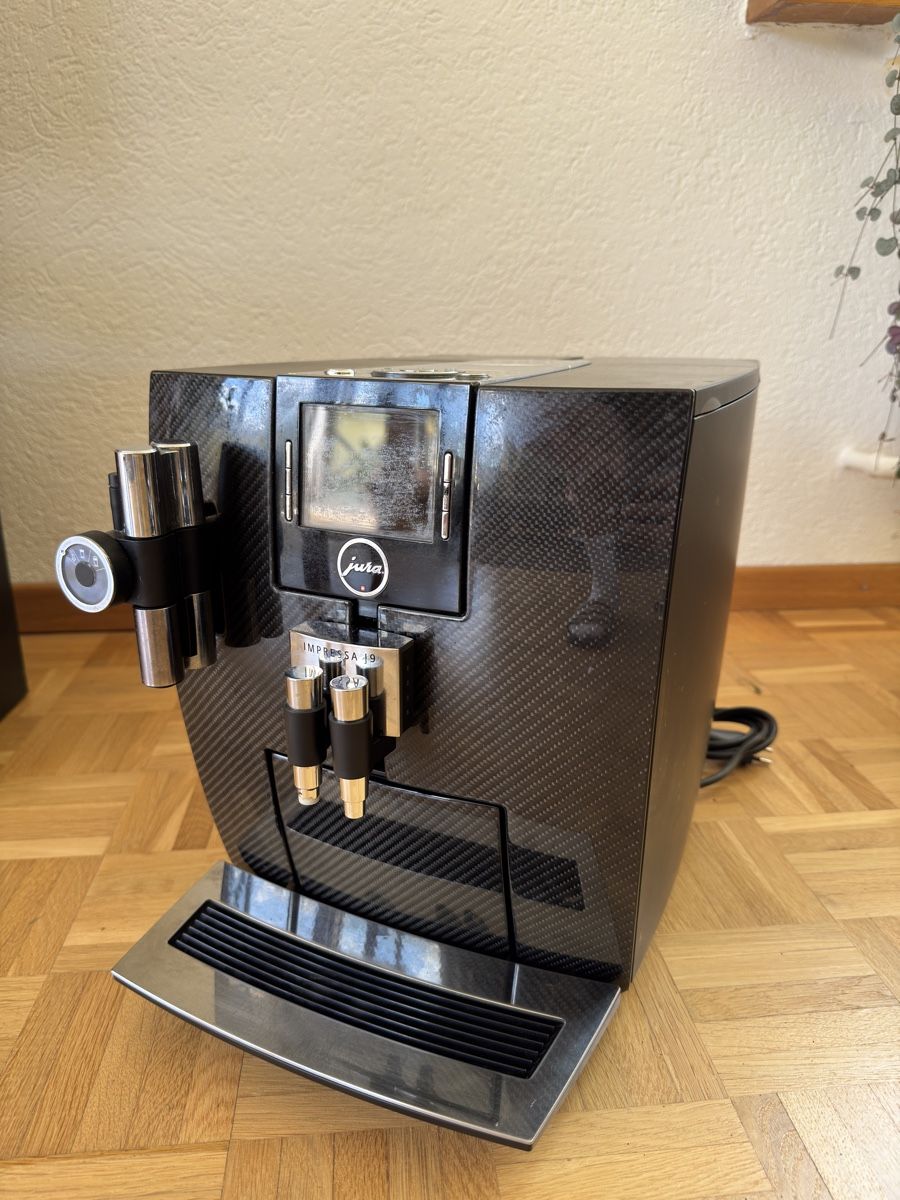 Jura Macchine per caffè & Macchine per espresso: Jura Impressa J9 – Usato da Nidau venduto da Vinu96
