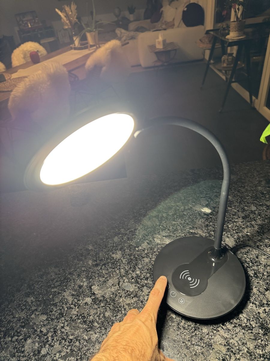 Lampen: Lampe de bureau LED et chargeur QI – Gebraucht aus Villarzel von Matt-93 4